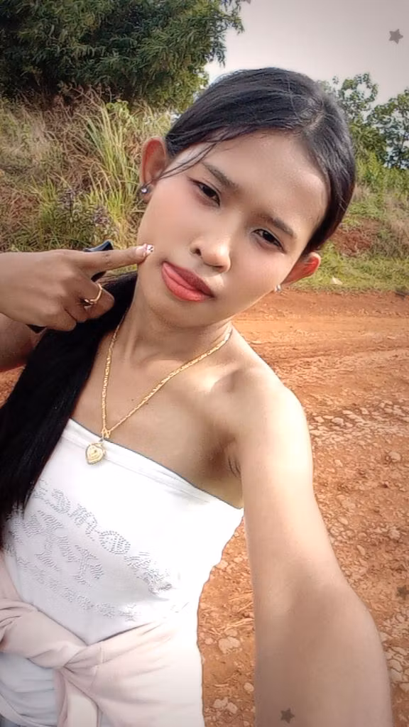 Ayounggirlfrom (18)