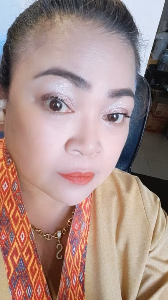 Thipchaporn (53)